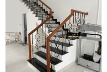 cầu thang sắt kết hợp gỗ