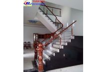 câu thang kính inox