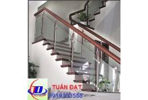 CẦU THANG KÍNH 