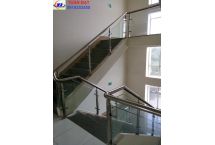 CẦU THANG KÍNH INOX 1