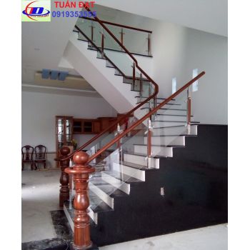 câu thang kính inox