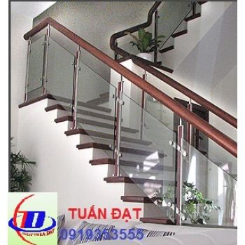 CẦU THANG KÍNH 