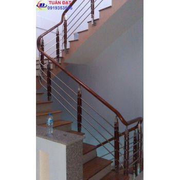 CẦU THANG INOX 