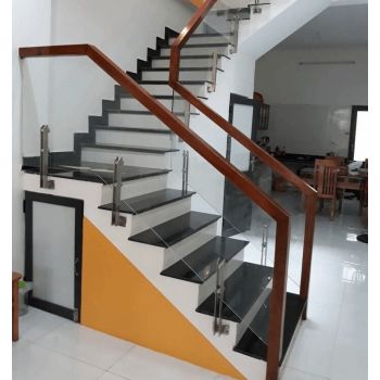 cầu thang trụ lửng kẹp hông