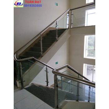 CẦU THANG KÍNH INOX 1